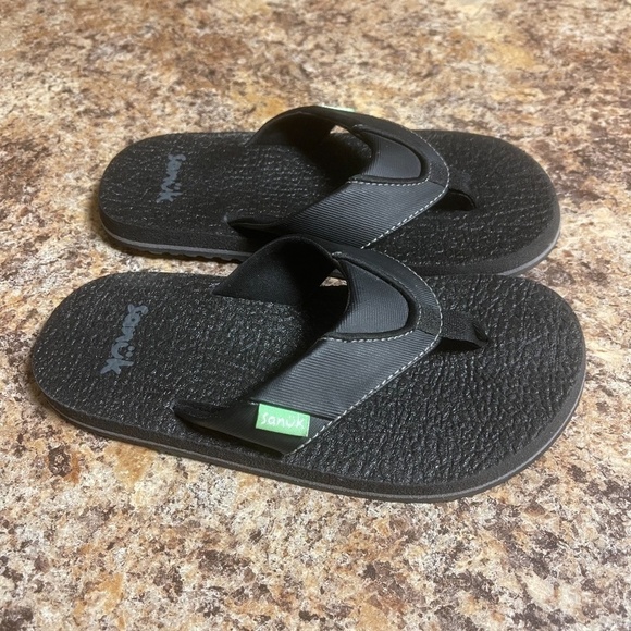 Sanuk Black Beer Cozy Flip Flops Kids Size 13 or 1 - Picture 2 of 7